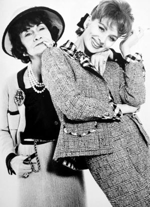 coco gabrielle chanel photos - Coco Chanel with model.jpg